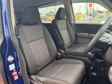 運転席まわりには十分なスペースがあり、大柄な方でもゆったり運転していただける環境です。