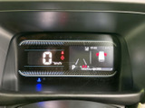 表示がひと目で確認しやすい配置で、運転中に必要な情報を把握しやすいメーターまわりです。画面内の表示が整理され、日々の運転でも視線を大きく外さず確認しやすいのが便利です。