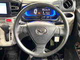 インテリアに合わせたデザインのステアリングは、運転される方のことも考え、運転しやすい形状、大きさです。是非一度、実際に触ってお確かめください。