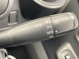 【 オートライト 】オートライトなのでライトの点け忘れを気にすることなく運転が出来ます。