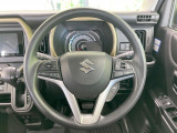 インテリアに合わせたデザインのステアリングは、運転される方のことも考え、運転しやすい形状、大きさです。是非一度、実際に触ってお確かめください。
