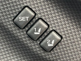 【メモリー機能付きパワーシート】ドライバーごとに設定したシート位置を記憶して、ボタン一つで切り替えできる便利な機能!運転する方が複数名いらっしゃるご家庭におすすめです♪