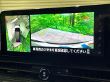 【アラウンドビューモニター】専用のカメラにより、上から見下ろしたような視点で360度クルマの周囲を確認することができます☆死角部分も確認しやすく、狭い場所での切り返しや駐車もスムーズに行えます。