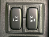 【両側パワースライドドア】スマートキーや運転席のスイッチで後席両側スライドドアの開閉が可能♪電動だから力を入れてドアを開ける必要が無く、小さなお子様でも簡単に開け閉めでき快適です♪