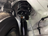 お車を安心してお乗りいただく為には、足回りの定期点検が欠かせません。サービスサポート(有償保証)では無料点検もご提供しており、安心のカーライフをお過ごしいただけるサポート体制が整っています。