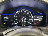 【メーターまわり】ドライバーから見やすい位置にあって安全運転に寄与します。メーターも見やすくてシンプルなデザインになっております。