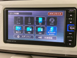 テレビやラジオ、ディスクなど、複数の音楽・映像ソースを画面から選べます。利用したい項目が一覧で表示されるため、気分や場面に合わせて切り替えやすい仕様です。