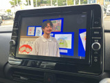 画面でテレビ番組を視聴でき、停車中の待ち時間も過ごしやすくなります。操作画面から音源を選べる仕様で、休憩時などに映像を楽しみたい方にも便利です。
