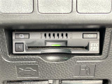 【ETC】有料道路を利用する際に料金所で停止することなく通過できる、ETC車載器(ノンストップ自動料金収受システム機器)が装備されています。セットアップを行うことで利用可能になります。