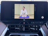 車内の画面でテレビ番組を視聴でき、休憩中など停車時の時間をゆったり過ごせます。お出かけ先で待ち時間がある際にも、映像を楽しめる便利な装備です。
