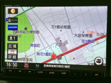 周辺の道路や施設名を地図上で確認でき、現在地を把握しながら目的地までの移動をサポートします。縮尺表示もあり、慣れない場所へのお出かけや道順の確認に役立ちます。