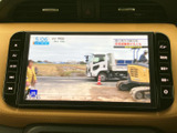 テレビ番組を画面で確認でき、停車中の待ち時間にニュースや映像を視聴できます。お出かけ先での休憩時にも活用しやすく、車内で過ごす時間をより便利にしてくれます。