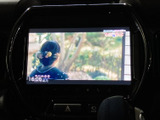 テレビ番組を画面で楽しめる装備です。停車中の待ち時間に映像を視聴でき、車内で過ごす時間を有効に活用できます。画面上で番組内容を確認しやすいのも便利です。
