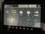AVメニューからテレビを選択でき、停車中に映像やテレビを視聴したいときに便利です。複数の音源や接続方法が一覧で表示され、目的に応じた選択がしやすくなっています。