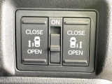 【両側パワースライドドア】スマートキーや運転席のスイッチで後席両側スライドドアの開閉が可能♪電動だから力を入れてドアを開ける必要が無く、小さなお子様でも簡単に開け閉めでき快適です♪