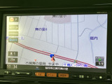 現在地周辺の道路や地名が画面に表示され、縮尺も確認できます。目的地までのルートを確認したいときや、慣れないエリアへ向かう際にも役立つナビ画面です。
