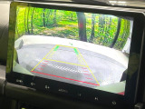 【バックカメラ】駐車時に後方がリアルタイム映像で確認できます。大型商業施設や立体駐車場での駐車時や、夜間のバック時に大活躍!運転スキルに関わらず、今や必須となった装備のひとつです!
