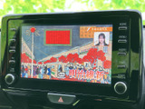 停車中にテレビ番組を視聴でき、待ち時間の過ごし方に選択肢が広がります。画面には番組映像が表示され、目的地で休憩する際などにもお楽しみいただける装備です。