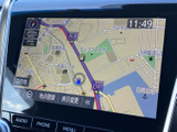 現在地や周辺の道路を画面上で確認でき、目的地までのルート把握に役立ちます。地図を見ながら行き先を検討できるため、初めて訪れる場所へのお出かけにも心強い装備です。