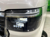 【LEDヘッドライト】悪天候や夜間走行時も良好な視界を確保し安心して運転できる高輝度LEDヘッドライトを装備!点灯速度が早く、消費電力も抑えられています。