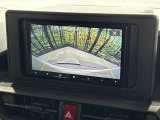 【バックカメラ】駐車時に後方がリアルタイム映像で確認できます。大型商業施設や立体駐車場での駐車時や、夜間のバック時に大活躍!運転スキルに関わらず、今や必須となった装備のひとつです!