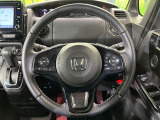 【純正革巻きステアリング】上質な革を使用することで、手にしっかり馴染みとても運転しやすいハンドルです♪