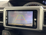 【バックカメラ】駐車時に後方がリアルタイム映像で確認できます。大型商業施設や立体駐車場での駐車時や、夜間のバック時に大活躍!運転スキルに関わらず、今や必須となった装備のひとつです!