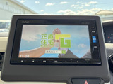 停車中にテレビ映像を視聴でき、待ち時間を過ごす際にも便利です。画面表示は見やすく、車内で映像を楽しみたい方にうれしい装備として、日常のさまざまな場面で活用できます。