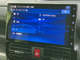 音楽や映像などの選択項目が画面に整理され、使いたいコンテンツを確認しやすい表示です。Bluetooth Audioやラジオなど、日々の移動時間に合わせて選べる項目がそろっています。