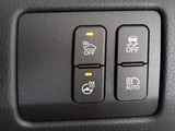 ★使いやすさや安全性を追求したステアリング周り!高級車ゆえにスイッチ類が多いのも特徴ですね!考え尽くされた配置ですぐに使いこなす事が出来ますのでご安心下さい!是非、体感してみて下さい!!