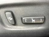 【運転席8WAYパワーシート】リクライニングからシートリフターまで、スイッチ一つで簡単にシートの微調整が可能!自分に最適なシートポジションにセットして、快適なドライブをお楽しみください。
