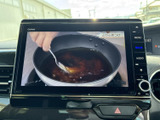車内の画面でテレビ番組を楽しめる装備です。停車中の休憩時間に映像を視聴でき、待ち時間も車内で過ごしやすくなります。利用時は安全に配慮してお楽しみください。