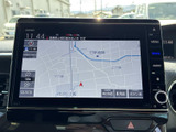 画面上に地図や周辺道路、現在地が表示され、目的地までの道筋を確認しやすいナビ画面です。初めて訪れる場所への移動計画にも役立ちます。