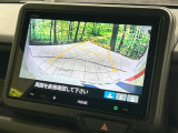 【バックカメラ】駐車時に後方がリアルタイム映像で確認できます。大型商業施設や立体駐車場での駐車時や、夜間のバック時に大活躍!運転スキルに関わらず、今や必須となった装備のひとつです!