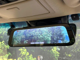 【デジタルインナーミラー】後席の大きな荷物や同乗者で後方が確認しづらい時でも安心!カメラが撮影した車両後方の映像をルームミラー内に表示。クリアな視界で状況の確認が可能です!