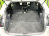 後席を格納すると、これだけの広さが!シーンに合わせたシートアレンジで、大きな荷物も積むことが出来ます♪
