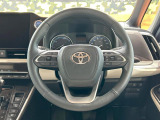 インテリアに合わせたデザインのステアリングは、運転される方のことも考え、運転しやすい形状、大きさです。是非一度、実際に触ってお確かめください。