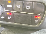 【シートヒーター】寒い日に重宝するシートヒーター!エアコンより早く温まってくれるので寒がりの人も安心ですね♪エアコンの温風は乾燥するから苦手、という方にもをおすすめです。