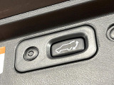 【パワーバックドア】スマートキーや運転席のボタンを押すだけでリアゲートが自動で開閉します!荷物を持っている時や、高い位置にあるバックドアを閉める際に便利な機能です♪