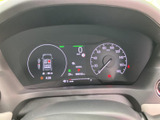 速度や各種車両情報をひと目で確認しやすいメーター表示です。必要な情報が運転席正面にまとまっており、走行前の確認や日常の運転時に役立つ見やすい構成となっています。
