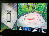 【パノラミックビューモニター】専用のカメラにより、上から見下ろしたような視点で360度クルマの周囲を確認することができます☆死角部分も確認しやすく、狭い場所での切り返しや駐車もスムーズに行えます。