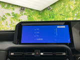 FMやAM、テレビ、交通情報などの項目が一覧で表示され、利用したいメニューを選びやすい画面です。表示が整理されているので、停車中にも内容を確認しながら操作できます。