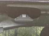 【エマージェンシーブレーキ】走行中に前方の車両等を認識し、衝突しそうな時は警報とブレーキで衝突回避と被害軽減をアシスト。より安全にドライブをお楽しみいただけます。