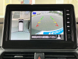 車両周辺の映像とガイド表示を画面で確認でき、駐車時の周囲確認をサポートします。目視とあわせて状況を把握しやすく、狭い場所への駐車や切り返しにも役立ちます。
