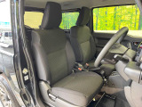 運転席まわりには十分なスペースがあり、大柄な方でもゆったり運転していただける環境です。