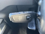 【 アダプティブクルーズコントロール 】設定した速度で前方車両に追いつくと、安全な車間距離を自動で調整して前方車両を追従します。長距離ドライブでの疲労を軽減する大変重宝する機能です。