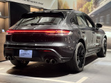 装着オプション:PORSCHEロゴ、LEDカーテシライト
