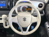 インテリアに合わせたデザインのステアリングは、運転される方のことも考え、運転しやすい形状、大きさです。是非一度、実際に触ってお確かめください。