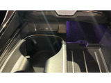 輸入車、国産車を問わず、現在お乗りのお車を下取りさせて頂きます。お車の車種やボディカラー、オプション装備などをご連絡頂けましたら、おおよその額を提示させて頂きますので、お気軽にお申し付け下さいませ。