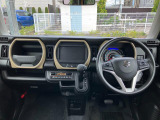 シフトがインパネにあるから足元が広々☆運転席から助手席への移動も楽にできちゃいますね